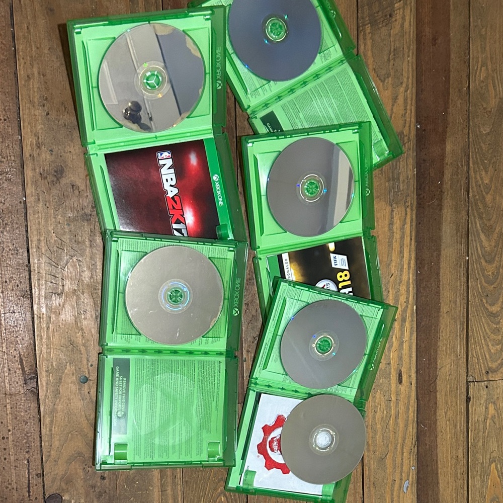 XBOX-One Game Collection - Green Cases - Picture 4 of 6